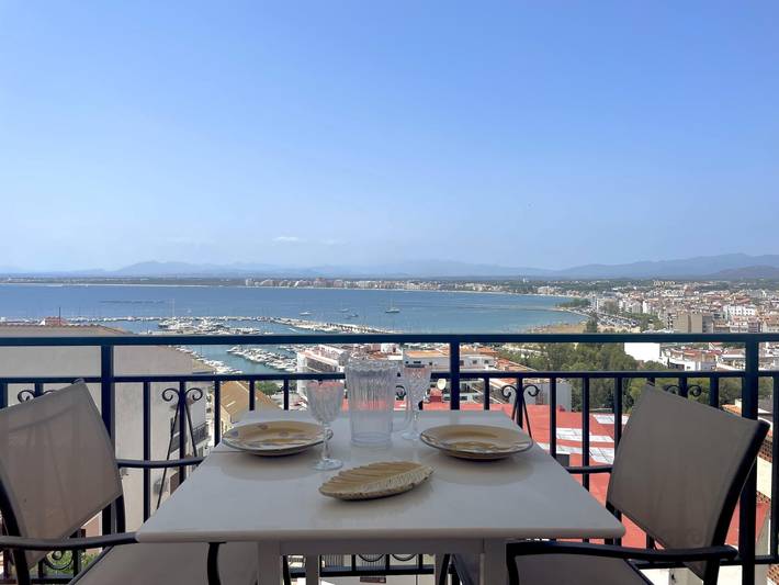 Ferienwohnung für 5 Personen, mit Meerblick und Balkon, kinderfreundlich in Roses