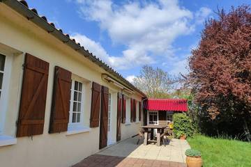 Gîte pour 9 personnes, avec terrasse et jardin à Mervent