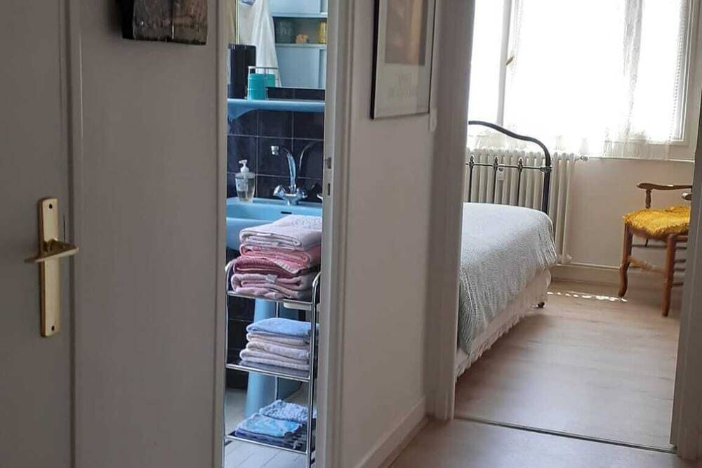 Entire apartment, In godmother, three bright and cozy rooms in the city center, view Causses in Millau, Parc naturel régional des Grands Causses