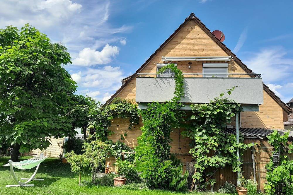 Ganze Wohnung, Gemütliche frisch renovierte Ferienw. 78qm in ruhiger Lage mit bester Aussicht in Bissingen an der Teck, Albsteig Etappe 8