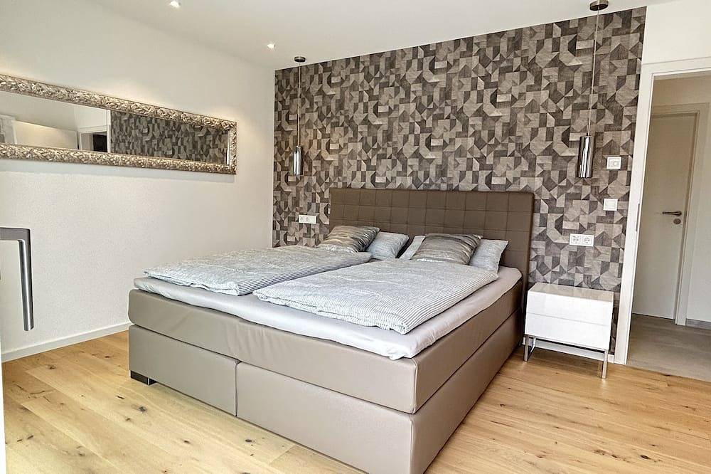 Luxurious holiday home with indoor and outdoor pool and sauna in Raubling, Bayerische Alpen