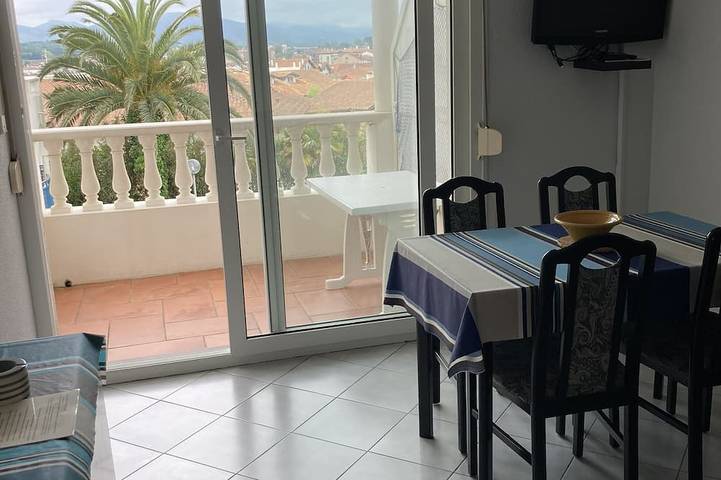 Gîte pour 4 personnes, avec Terrasse ainsi que Jardin et Piscine dans Office De Tourisme De Saint Jean De Luz
