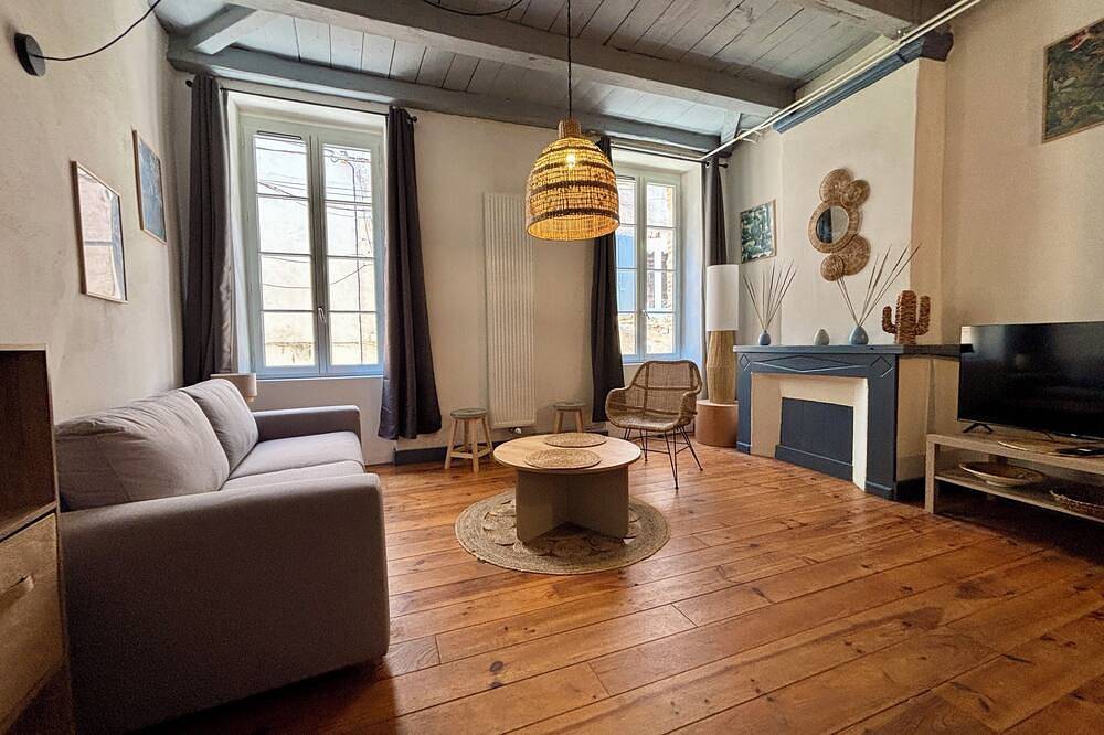 Pretty house in the historic district of Cahors close to shops in Cahors, Lot