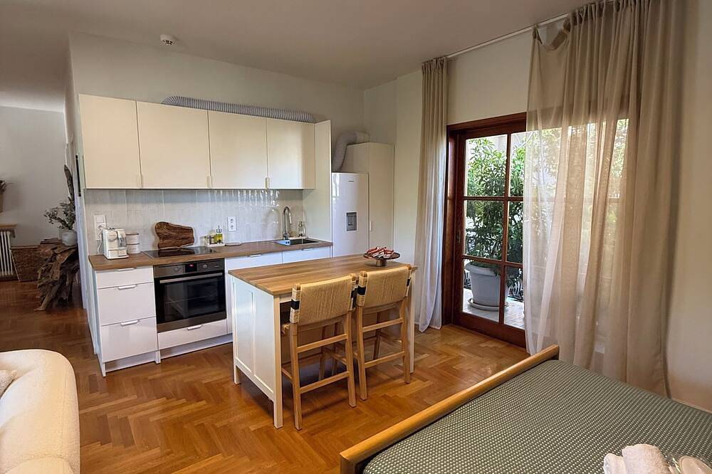 Ganze Wohnung, Quiet studio next to Athens airport in Regionalbezirk Ostattika
