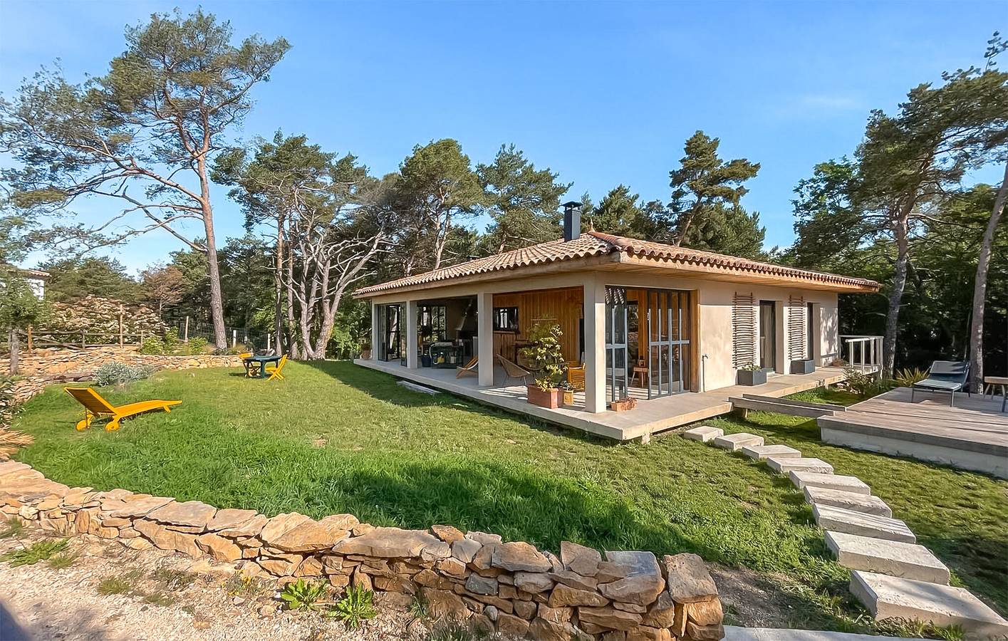 Appartement moderne de 2 chambres avec terrasse, à proximité des restaurants et du centre-ville in Plan-d'Aups-Sainte-Baume, Côte méditerranéenne (France)