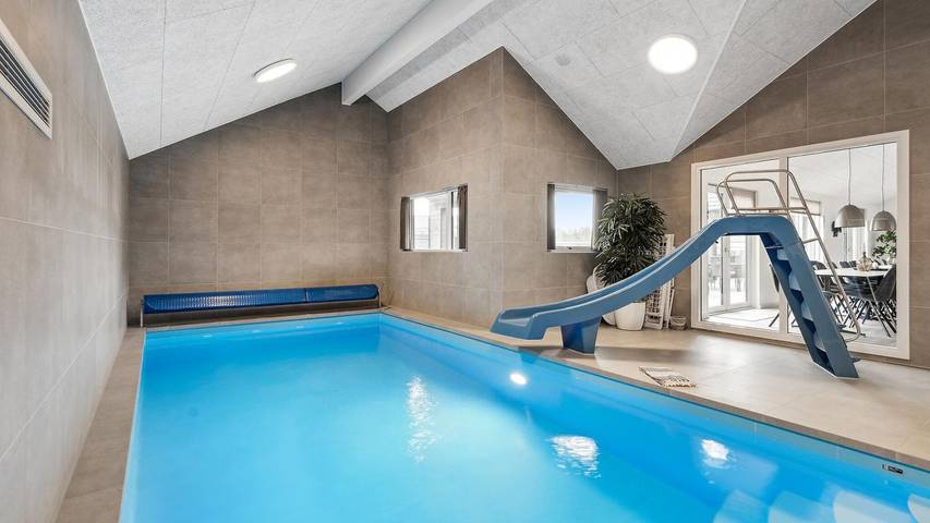 Ferienhaus für 26 Personen, mit Sauna und Pool sowie Garten