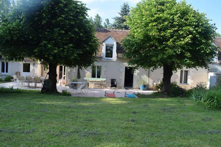 Location de vacances pour 15 personnes, avec Terrasse ainsi que Jardin et Vue à Meusnes