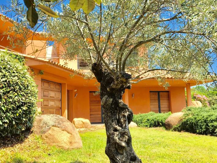 Villa pour 8 personnes, avec piscine et jardin dans Santa Giulia