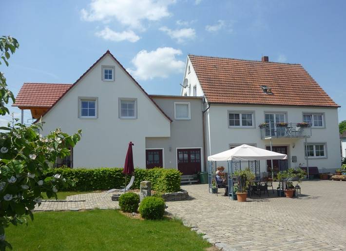 Ferienbauernhof Schuler - Ferienwohnung Gänseblümchen mit Küche und Safe in Gunzenhausen, Fränkisches Seenland