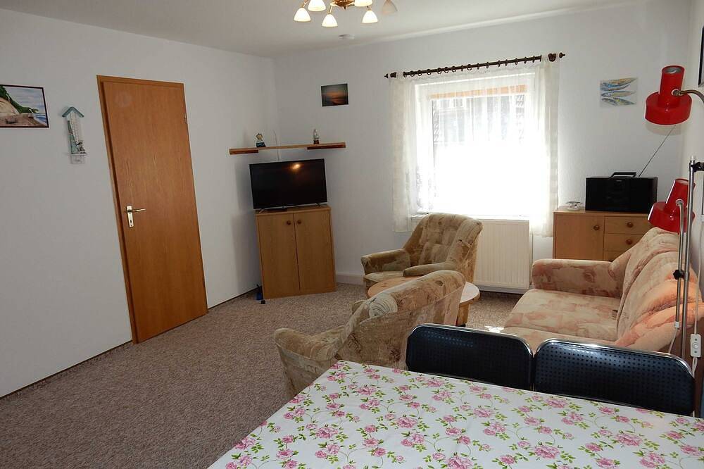 Ganze Wohnung, Fewo We 6402 Ferien u Angeln auf Rügen-ruhige Lage,Garten! - Ferienwohnung Hof in Trent, Rügen
