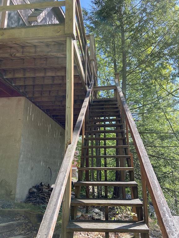 4br 2ba Chalet in Poconos that sleeps 10 in Saw Creek, Pike County