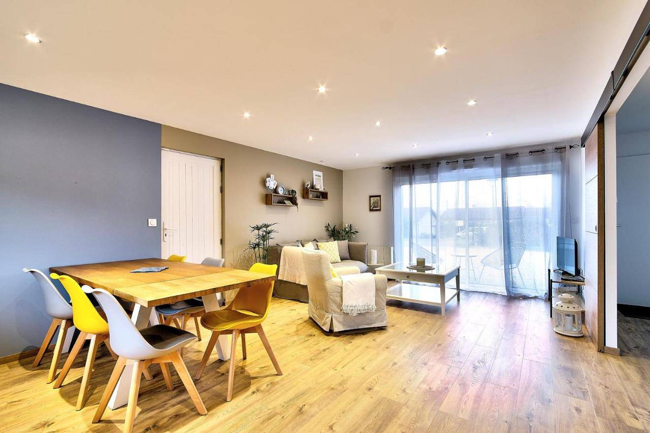 Appartement entier, Au coeur des 3 bâgé in Bâgé-la-Ville, Région de Bourg-en-Bresse
