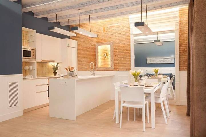 Location de vacances pour 8 personnes, avec balcon et piscine dans Barri Gòtic