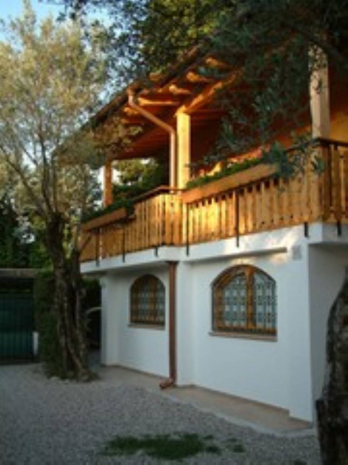 Villaggio Heliopolis - Cottage al piano terra – Accoglienza e Tranquillità con Spazio Esterno in Manerba del Garda, Montagnes autour du lac de Garde