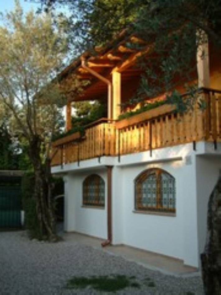 Villaggio Heliopolis - Cottage al piano terra – Accoglienza e Tranquillità con Spazio Esterno in Spiaggia Gardiola, Manerba del Garda