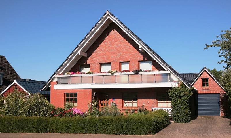 Ferienwohnung für 2 Personen, mit Balkon/Terrasse und Terrasse sowie Garten in Husum