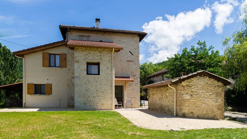 Gîte pour 4 personnes, avec Terrasse et Jardin