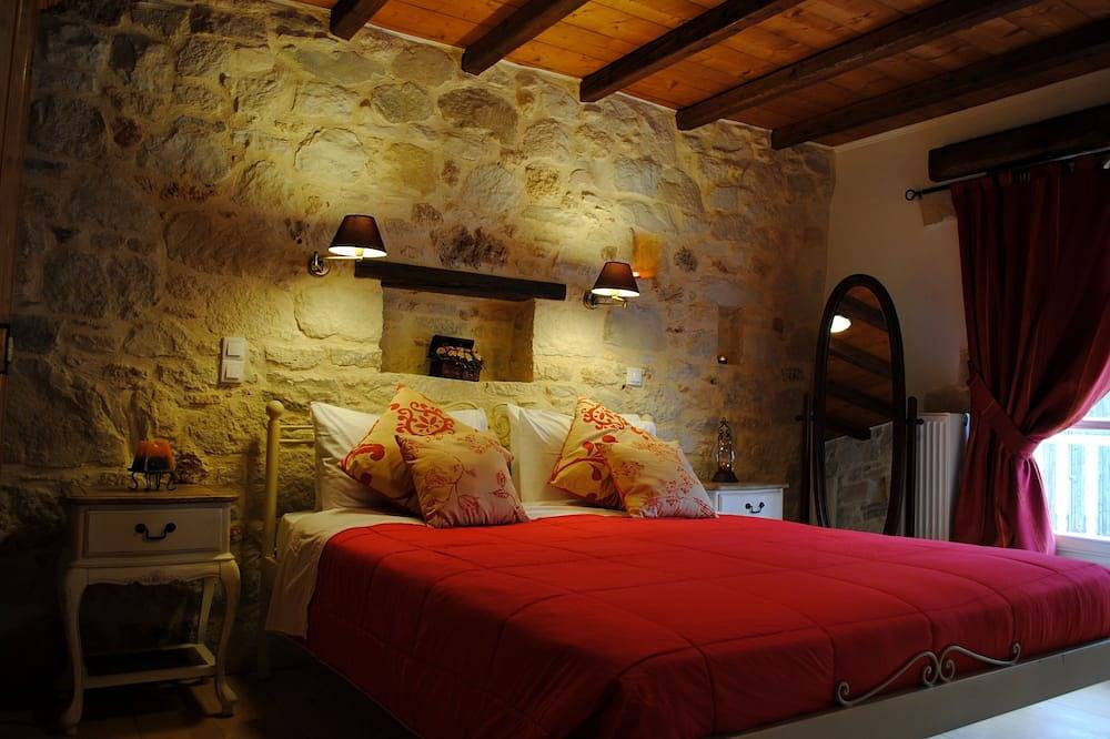 Rock House's Villa Melody Lujosa villa cretense con piscina privada y jardín. in Platanias, Region de Chania