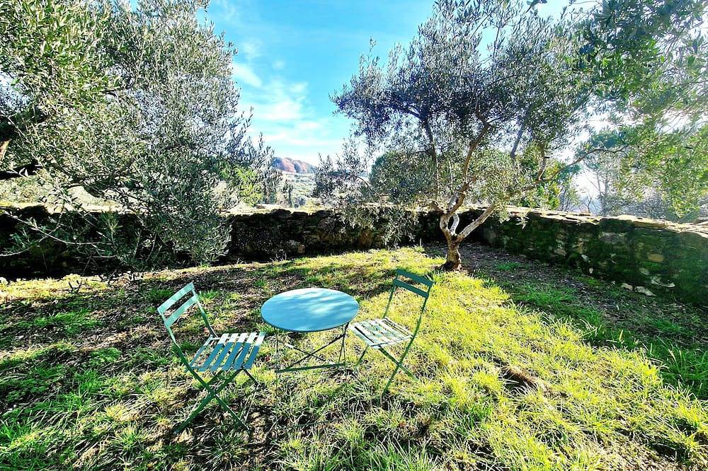 Geheel appartement, Tower of Time. Period residence in a tower from the 1400s. Nature, quiet and art in Torgiano, Provincie Perugia