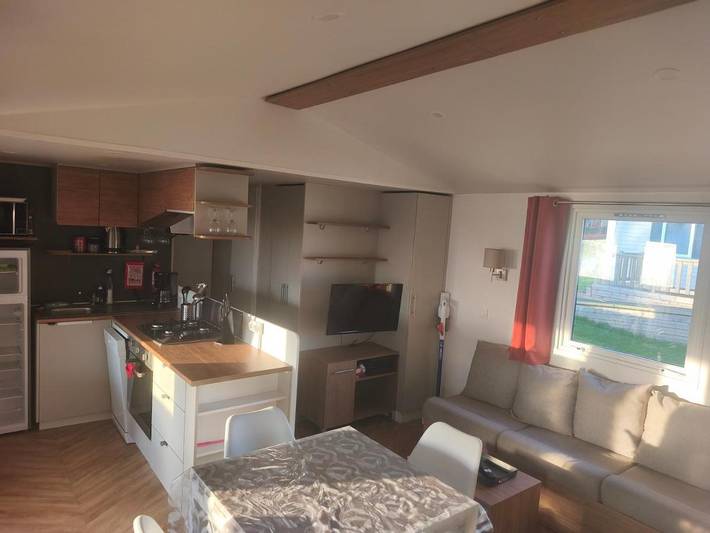Camping pour 8 personnes, avec Terrasse et Jardin ainsi que Bassin pour enfant et Piscine