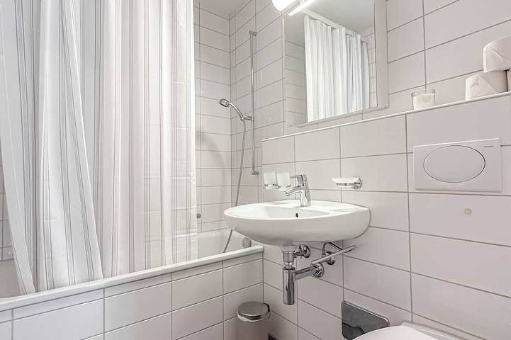 Apartamento entero, Modern 3-room apartment in the centre of Basel with balcony. in Basilea, Region Basel RDK