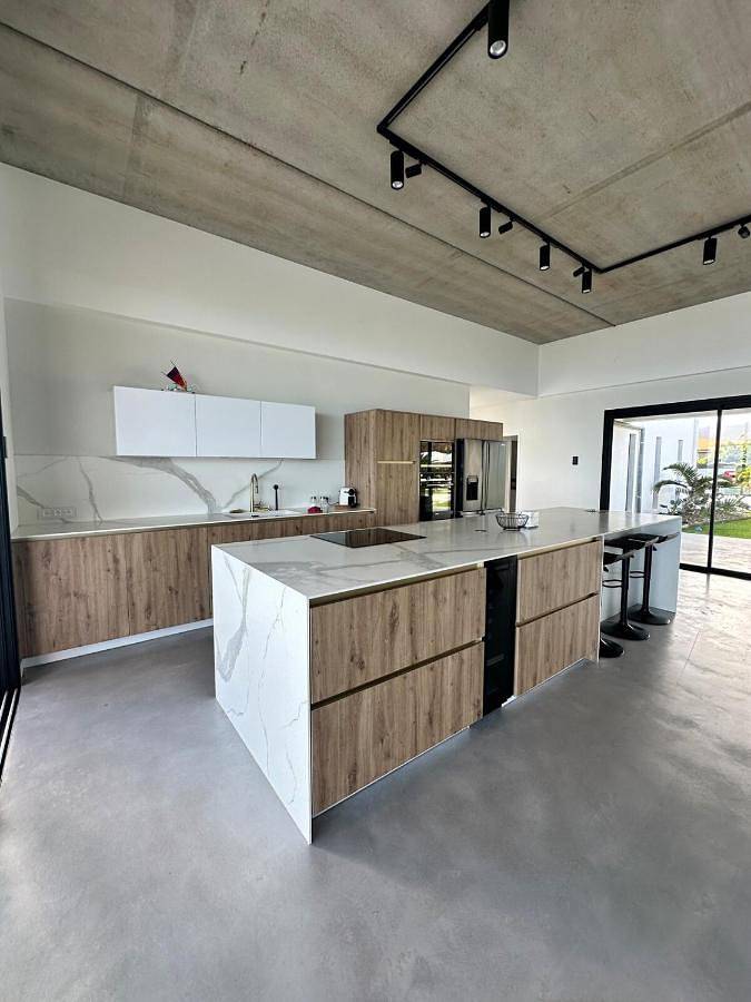 Location de vacances pour 8 personnes, avec piscine ainsi que jardin et vue à Païta - 3