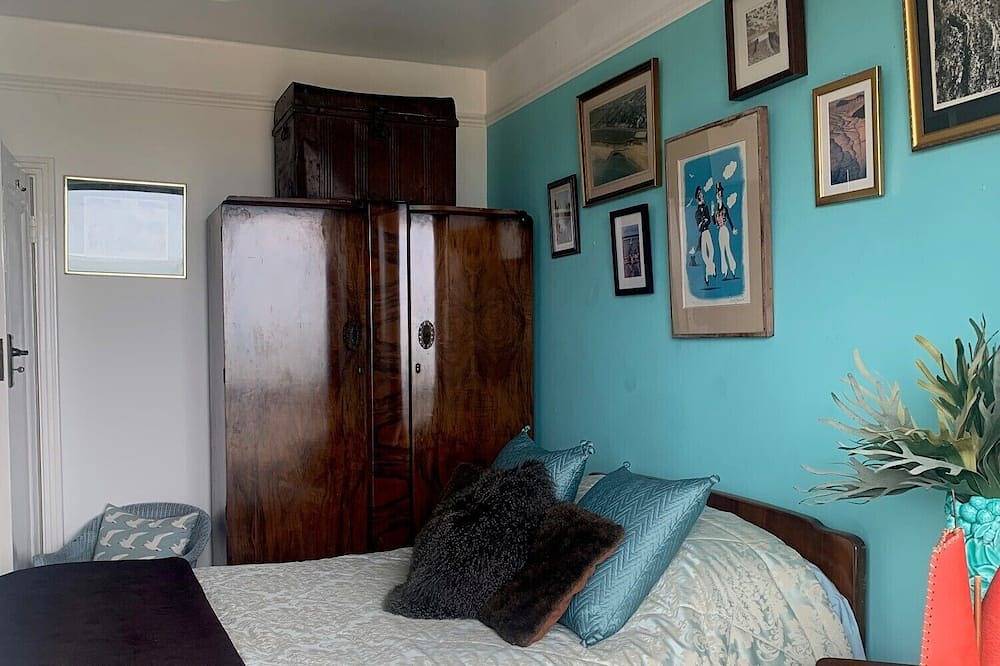 5 double bedroom Art Deco Villa by the sea with heated pool in Botany Bay, Kent