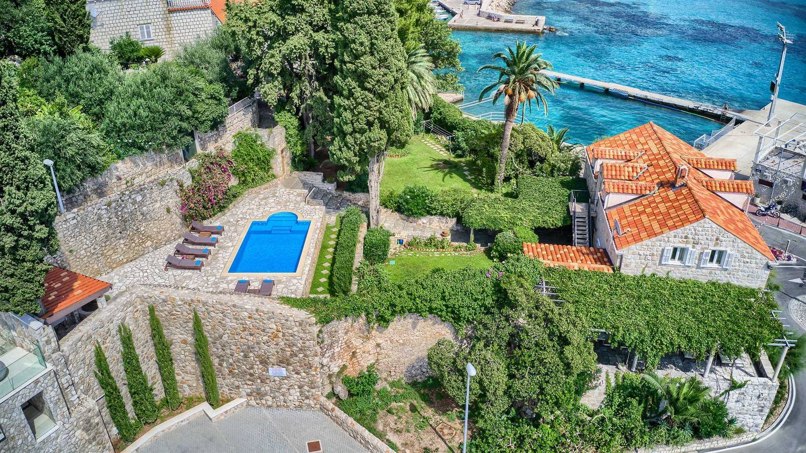 Villa Grace - outstanding beachfront villa with private pool in Mlini, Dubrovačko-neretvanska županija