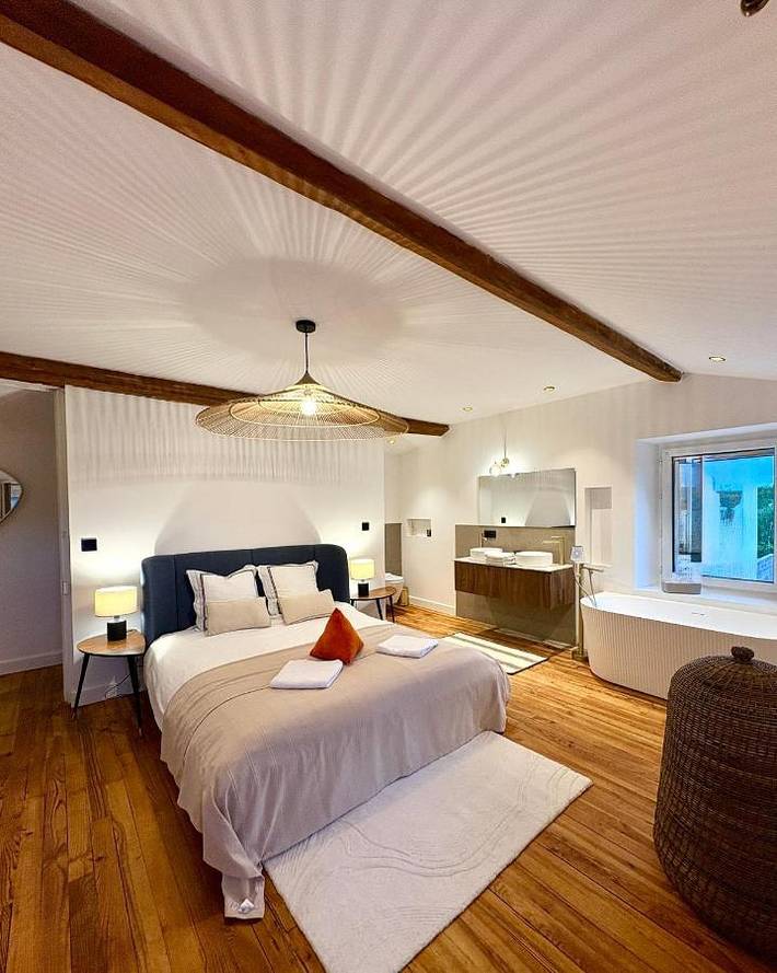 Location de vacances pour 6 personnes, avec Terrasse ainsi que Jardin et Vue dans Le Plantay