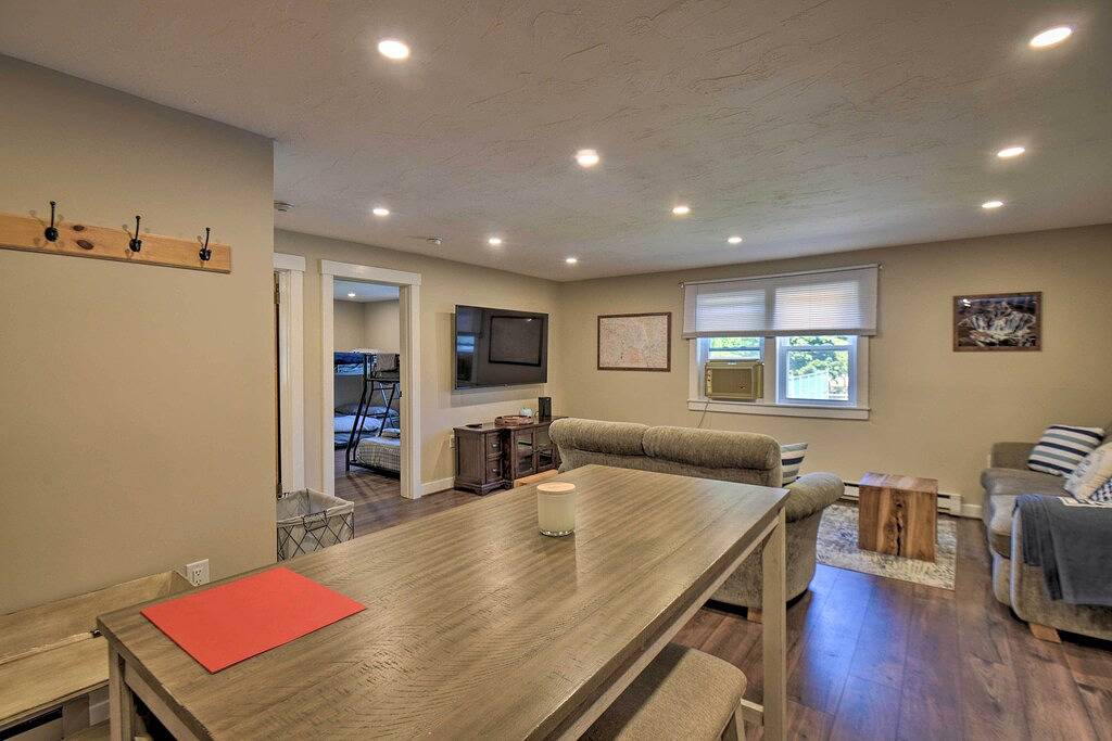 Ganze Wohnung, Gilford Escape w/ Boat Slip on Sanders Bay! in Gilford, Lake Winnipesaukee