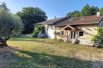 Gîte pour 4 personnes, avec balcon ainsi que jardin et vue à Bussière-Galant