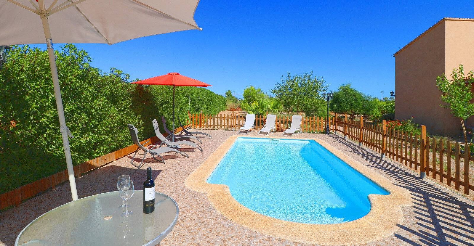 Cosy Finca Can Olivaret avec piscine, jardin, climatisation et Wi-Fi in Campos, Majorque du Sud