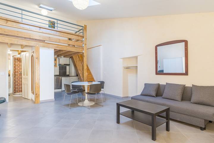 Geheel appartement, Ruim appartement van 50 m² - 2 kamers met mezzanine n3 in Charleval, Aix-en-Provence en omgeving