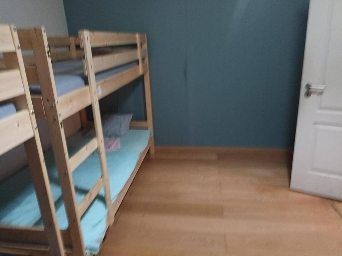 Bett 14 in einem gemischten Schlafsaal mit 6 Betten in Costa de Lisboa