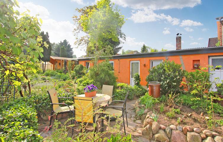 Ganze Ferienwohnung, Gemütliche Wohnung mit Terrasse, Parkplatz in der Nähe von Seebad Lubmin in Wusterhusen, Vorpommern Greifswald
