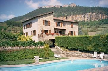 Chambre d’hôte pour 2 personnes, avec piscine et jardin dans l' Aveyron