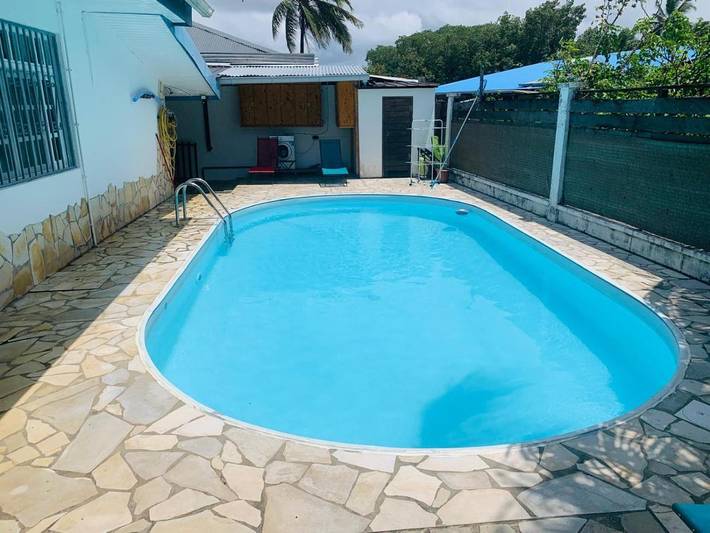 Location de vacances pour 2 personnes, avec terrasse ainsi que piscine et jardin dans Guyane française - 4