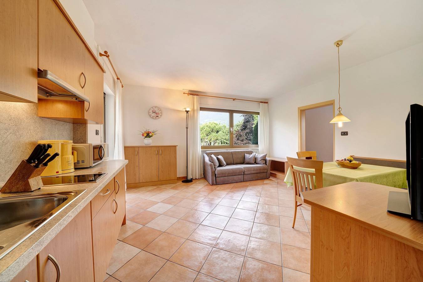 Appartamento intero, Appartamento vacanze "Weinsepphof 6" con vista montagna, piscina, Wi-Fi, giardino e balcone in Lana di Mezzo, Lana