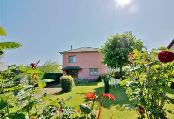 Gîte pour 4 personnes, avec balcon et jardin à Gerde (homonymie)