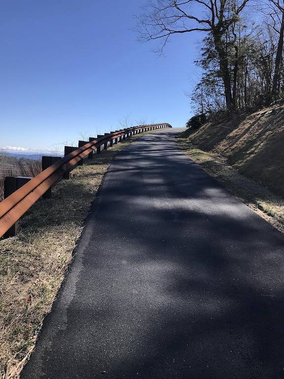 Umfragen Atemberaubende Bergblicke aus einem charmanten Landhaus in Blue Ridge Parkway, Caldwell County