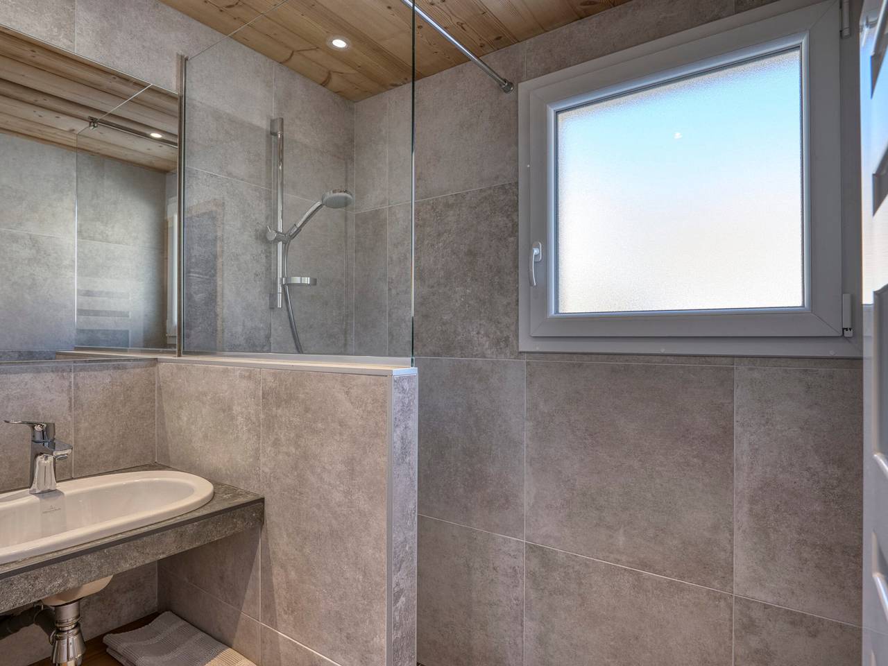 Ganze Wohnung, Gemütliche 2-Zimmer-Wohnung mit Balkon, nahe Skipisten und Dorfzentrum, Wlan und Parkplatz inbegrepen in Megève, Pays du Mont-Blanc