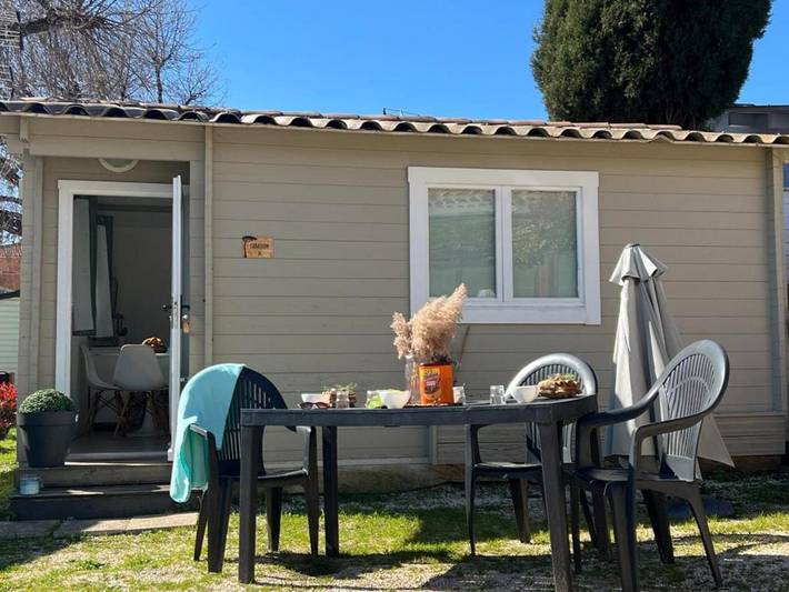 Camping pour 2 personnes, avec piscine, animaux acceptés