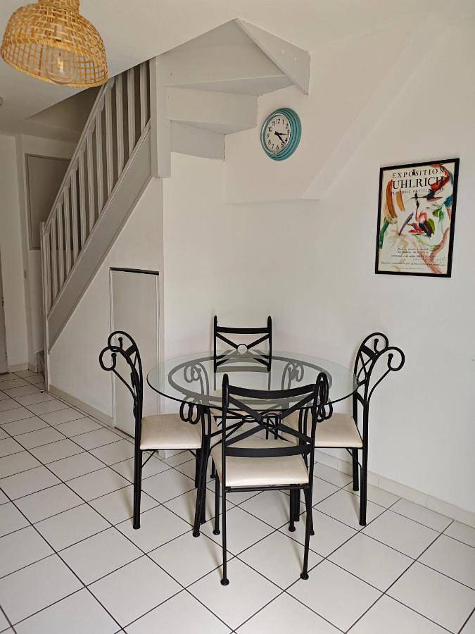 Gîte pour 4 personnes, avec jardin et piscine, adapté aux familles à Saint-Saturnin-lès-Avignon - 2