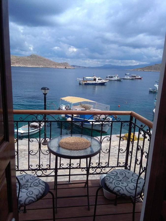 Ferienwohnung für 4 Personen, mit Ausblick und Balkon auf Chalki