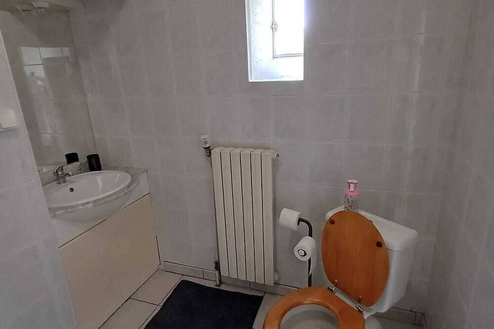 Private Family B&B Room \"Violette\" in Tournus, Région de Mâcon