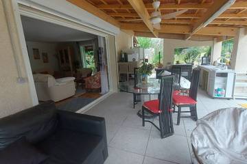 Gîte pour 8 personnes, avec jardin à Restinclières