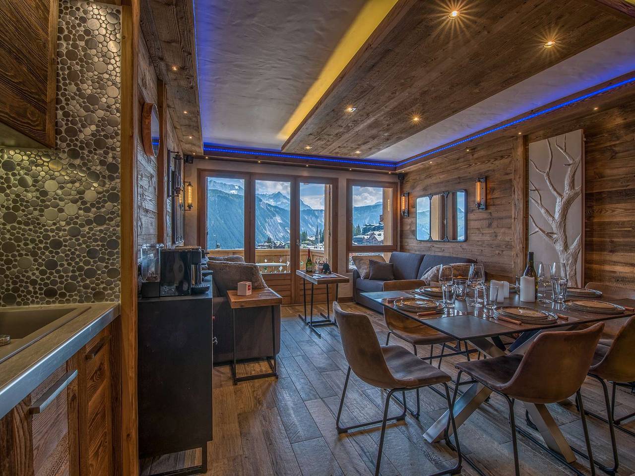Hel lejlighed, Chalet-style 2-bedroom apartment, Courchevel 1850 center, ski 150m, Wifi in Courchevel 1850, Saint-Bon-Tarentaise