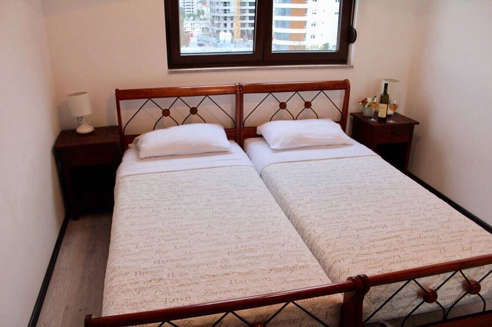 Apartamento entero, El Karina Apartment in Budva está cerca de la playa y tiene el balcón con vistas al mar. in Budva, Municipio de Budva