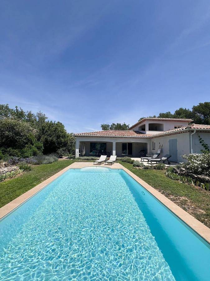 Villa pour 8 personnes, avec piscine et terrasse