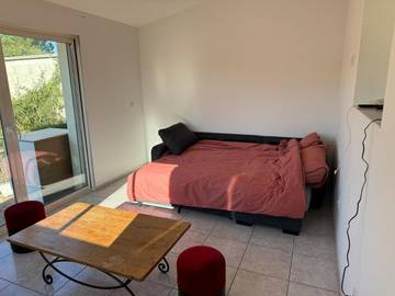 Gîte pour 4 personnes, avec terrasse et jardin, animaux acceptés à Chatuzange-le-Goubet